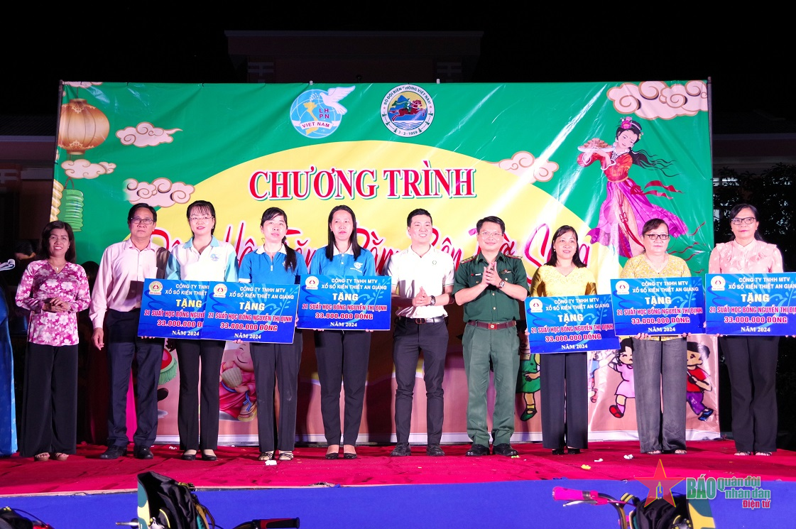 Bến Tre quyên góp được 230 triệu đồng ủng hộ đồng bào

